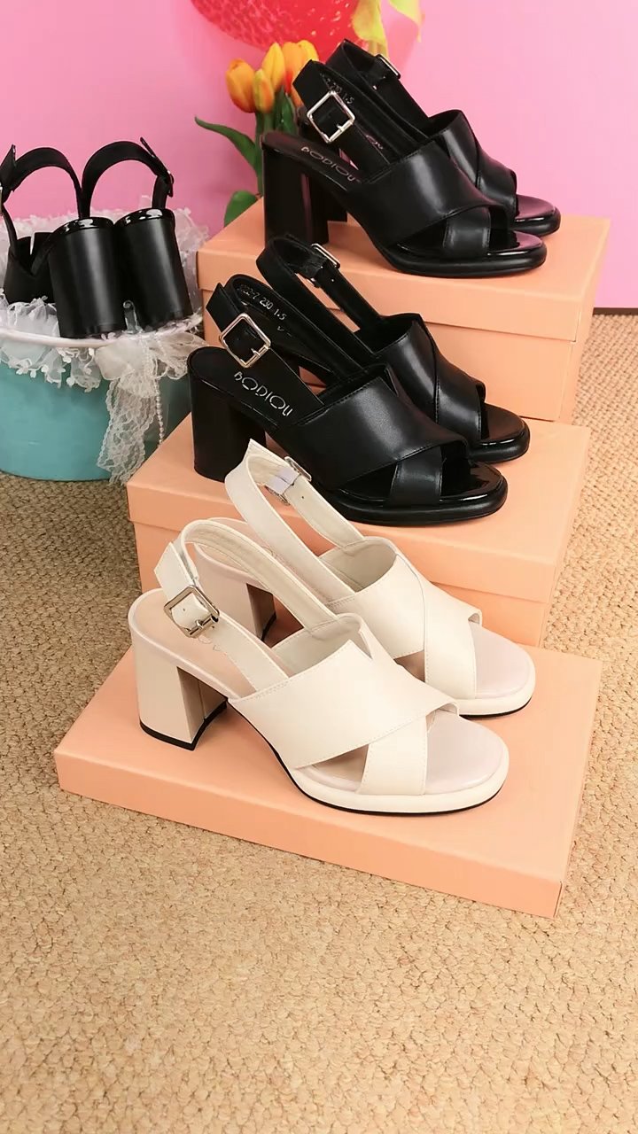 Soft-soled chunky-heeled leather sandals